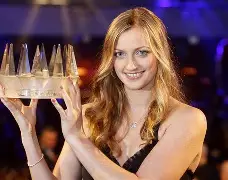 科维托娃与40激战RNG分钟，领先优势明显胜负难料！，库里焦点对战气势如虹延续的简单介绍